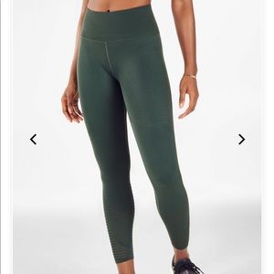 Fabletics High Waisted Sculptknit Capri